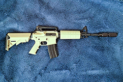 The Flat Dark Earth tan and black AR-15/M4A1 Image of AR-15/M4A1 model Dust Off
